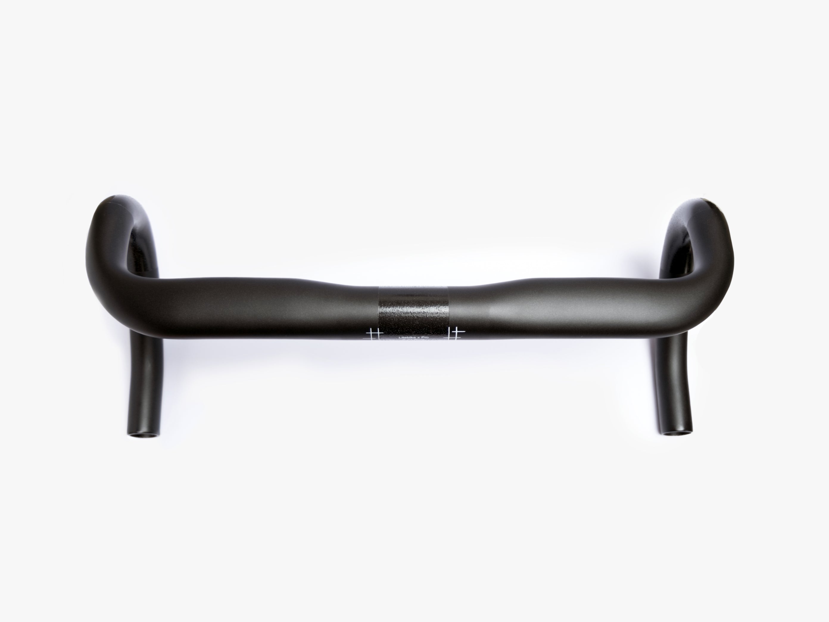 Lightweight carbon handlebars, displaying ergonomic design and shallow drop (123 mm) for comfort and precise control, perfect for long rides and racing.
